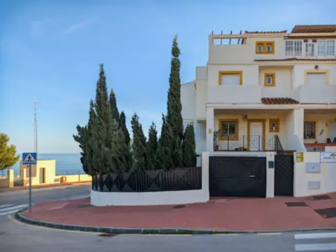 Chalet adosado en calle Encinar, 1