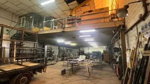 Nave comercial en calle Sierra Cabrera, 16