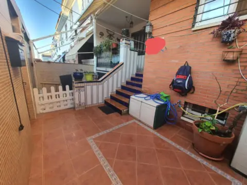 Chalet adosado en calle del Lirio