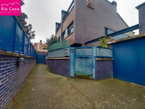 Casa adosada en calle de la Independencia