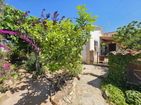 Casa unifamiliar en Carrer de Zenòbia Camprubí
