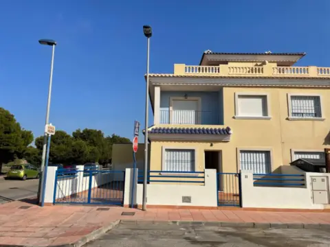 Casa pareada en calle Estocolmo