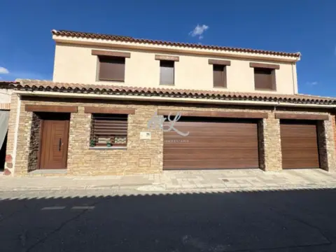 Chalet adosado en calle de la Sagrada Familia