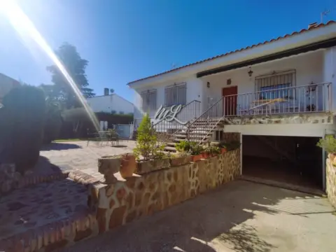Chalet pareado en calle de Núñez de Balboa