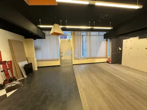 Local comercial en calle de Cervantes