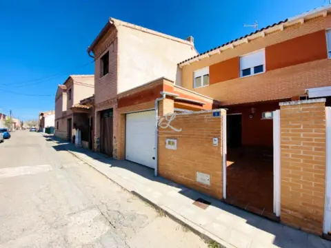 Chalet adosado en calle de América
