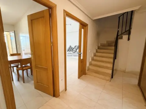 Chalet adosado en calle Francisco de Pisa