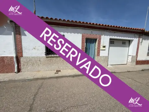 Casa adosada en calle de la Tierra
