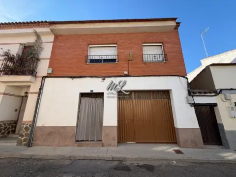 Casa adosada en calle Nueva