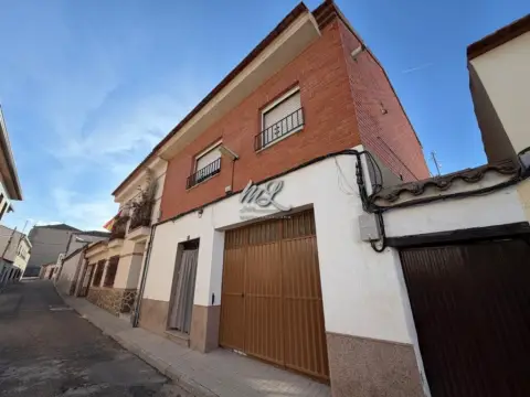 Casa adosada en calle Nueva