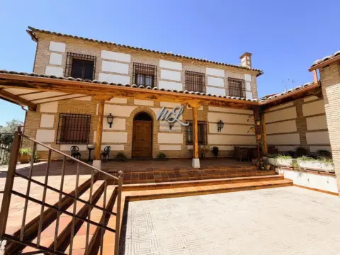 Chalet unifamiliar en calle de Toledo