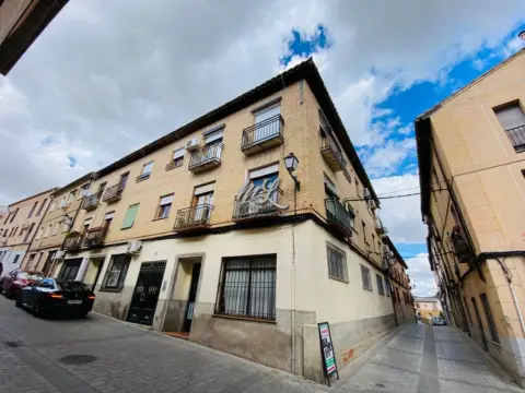 Piso en calle de los Descalzos