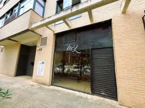 Local comercial en Avenida del Río Boladiez