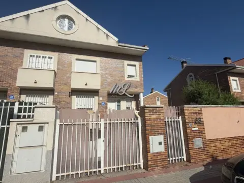 Chalet pareado en Paseo Castilla La Mancha