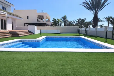 Chalet unifamiliar en calle de la Gaviota