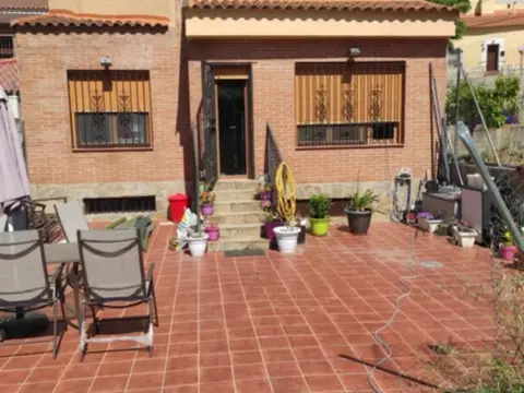 Chalet en Iriépal-Taracena-Usanos-Valdenoches