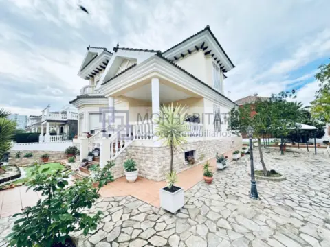 Chalet en calle Almendral