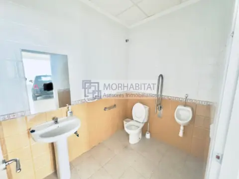 Local comercial en calle de las Monizas