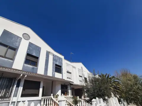 Chalet adosado en calle de Carlos III