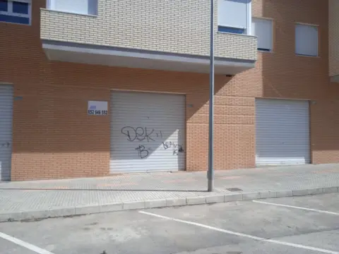Local comercial en calle Poeta Miguel Hernandez