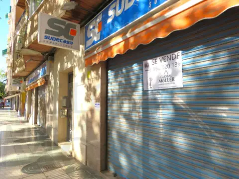 Local comercial en calle Ramón y Cajal, 24