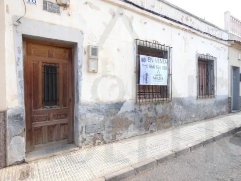 Casa adosada en calle Santa Ana, 18