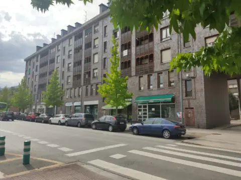 Commercial space in calle de Ostegieta, 2