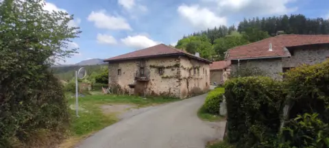 Casa rústica en calle de Isusi