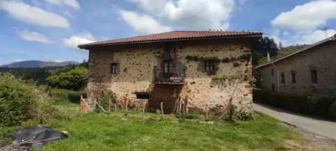 Casa rústica en calle de Isusi