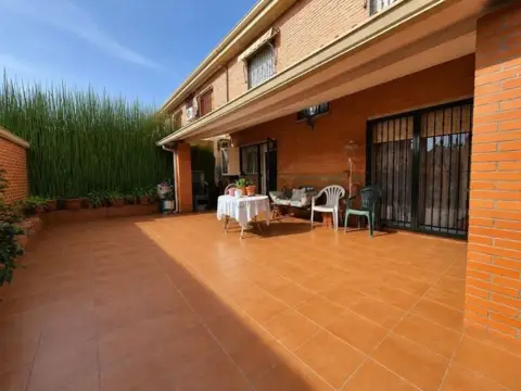 Chalet adosado en Sector III