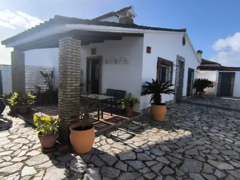 Chalet rústico en Urbanizaciones Zona Norte