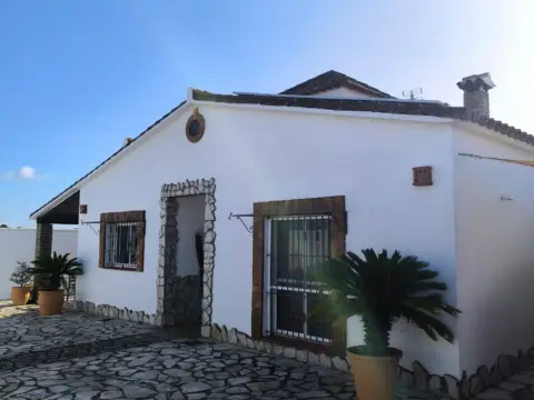 Chalet rústico en Urbanizaciones Zona Norte
