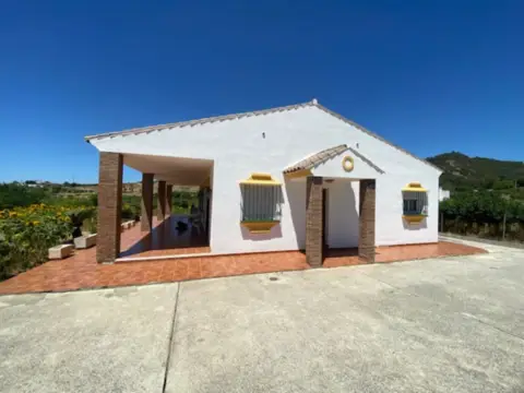 Chalet rústico en Camino de la Cala