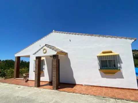 Chalet rústico en Camino de la Cala