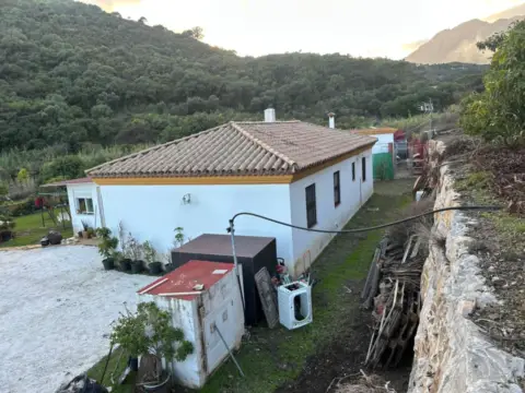 Chalet rústico en Altos de Estepona