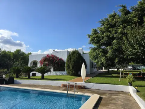 Chalet unifamiliar en Montornés-Las Palmas-El Refugio