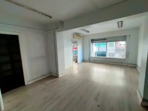 Local comercial en Avenida de la Constitución