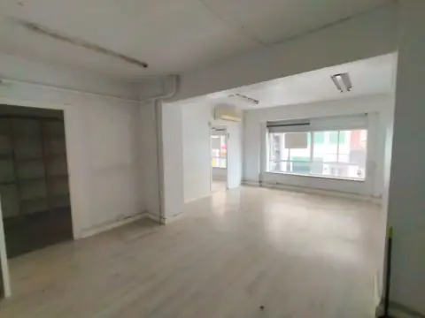 Local comercial en Avenida de la Constitución