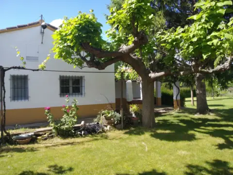 Chalet rústico en calle de la Azucarera