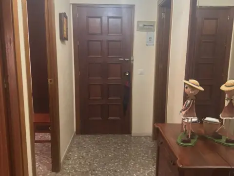 Piso en Huerta de la Reina-Arruzafilla-Parque Figueroa-Noreña