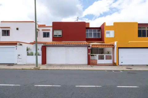 Chalet adosado en Avenida Santa Rita de Casia, 56