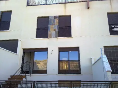 Chalet adosado en calle Alcotán