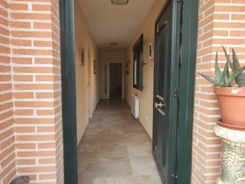 Chalet pareado en Avenida de Santa Clara, 25