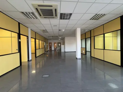 Local comercial en calle Secundino Delgado, 5