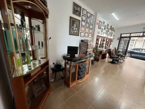 Local comercial en Avenida de Fernando Salazar González