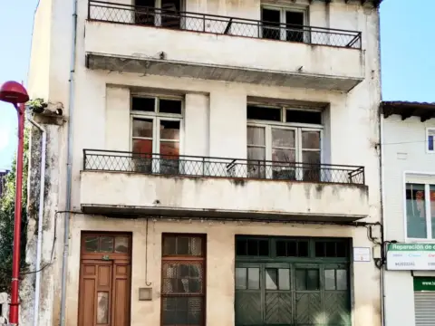 Nave comercial en Travesía del Progreso