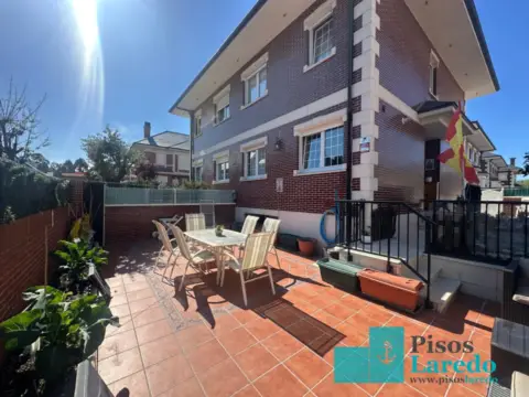 Chalet pareado en calle Pintor Angel Alonso, 20