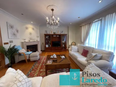 Chalet en Avenida de los Derechos Humanos, 1