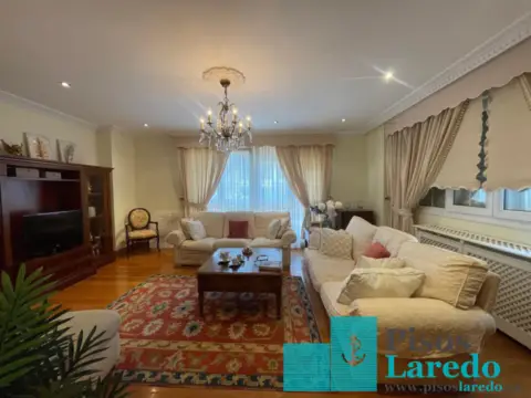 Chalet en Avenida de los Derechos Humanos, 1