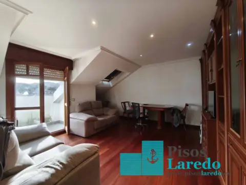 Piso en calle del Emperador Carlos V